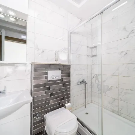 Cozy With Shared Pool Near In Muratpasa, Appartamento *